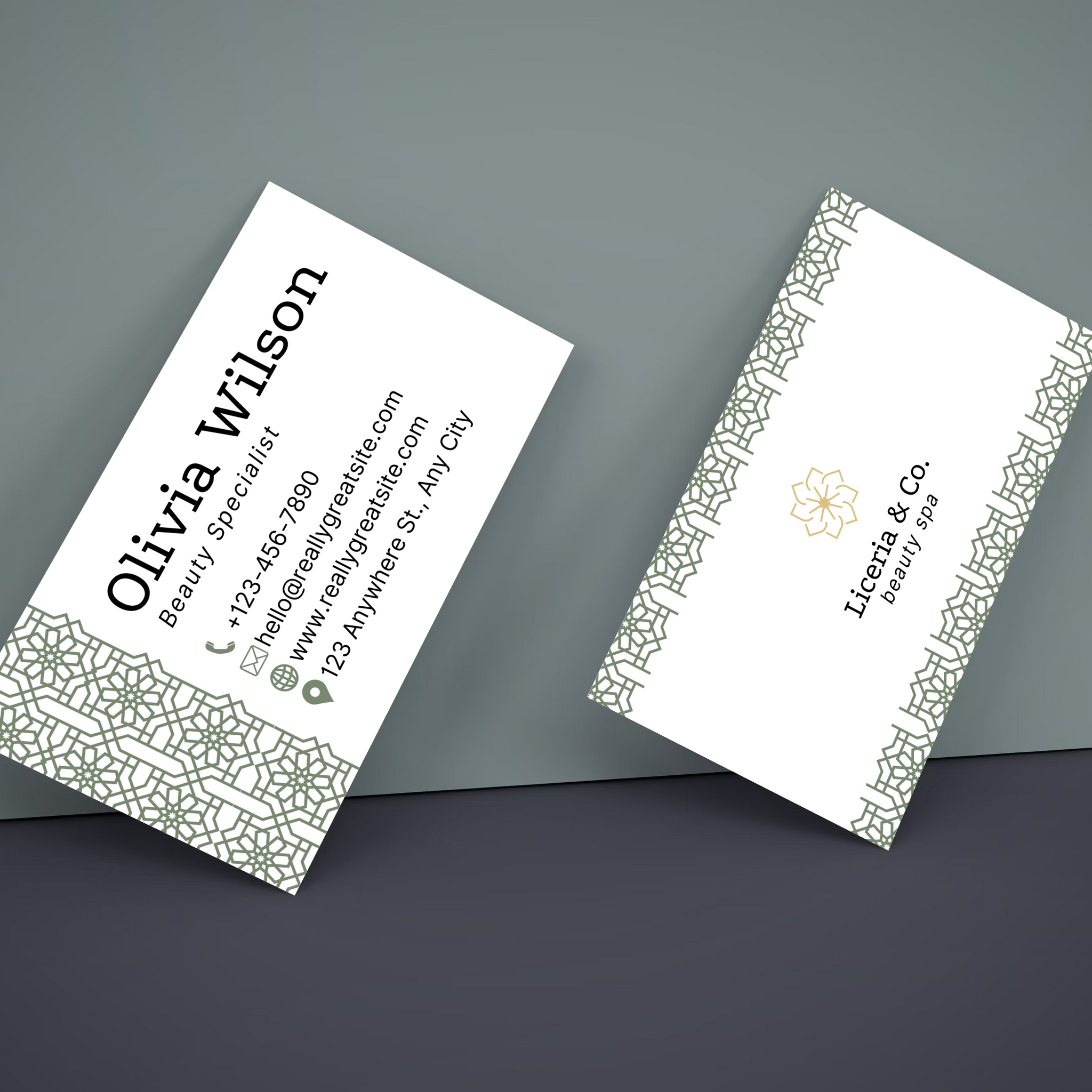 Green Minimalistic Geometry Beauty Business Card